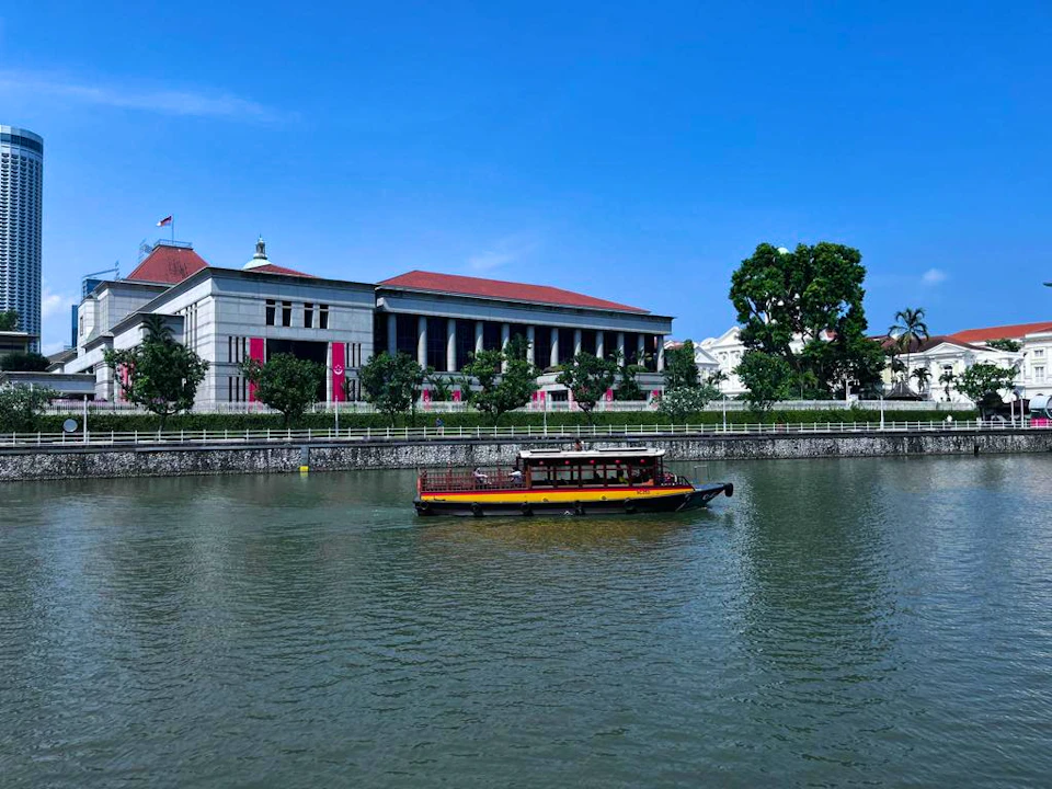 Seafood Dinner And Singapore River Cruise with Heritage Tour At Clarke Quay